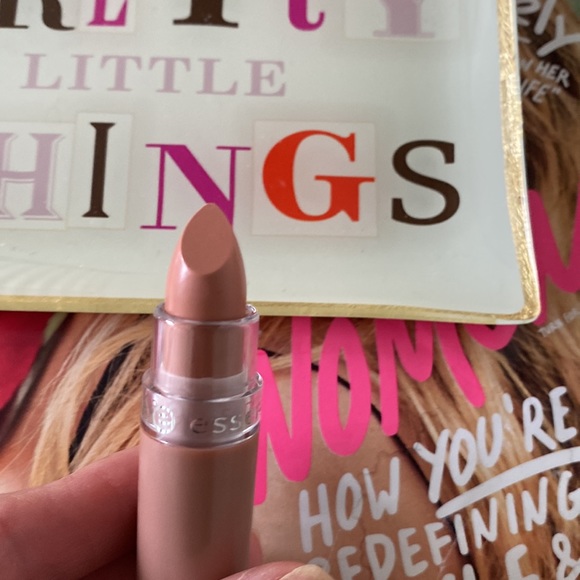 “Essence” In the Nude lipstick - Picture 2 of 5